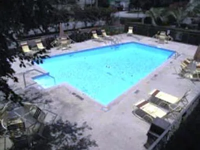 Super 8 By Wyndham Savannah Lodge