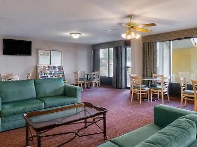 Super 8 By Wyndham Savannah 0*,