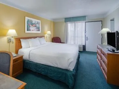 Super 8 By Wyndham Savannah