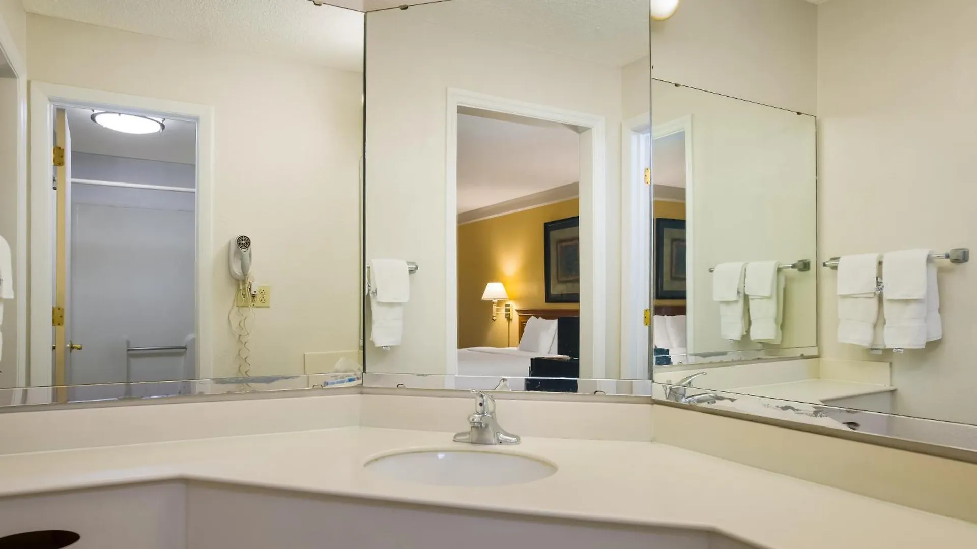 Lodge Super 8 By Wyndham Savannah