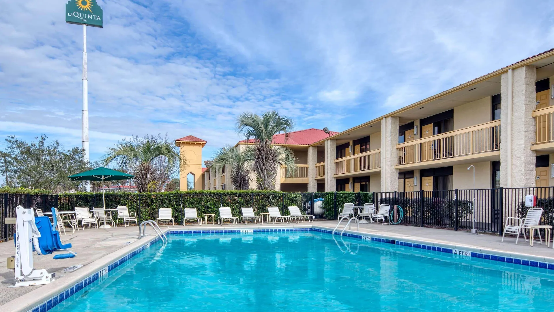 Super 8 By Wyndham Savannah
