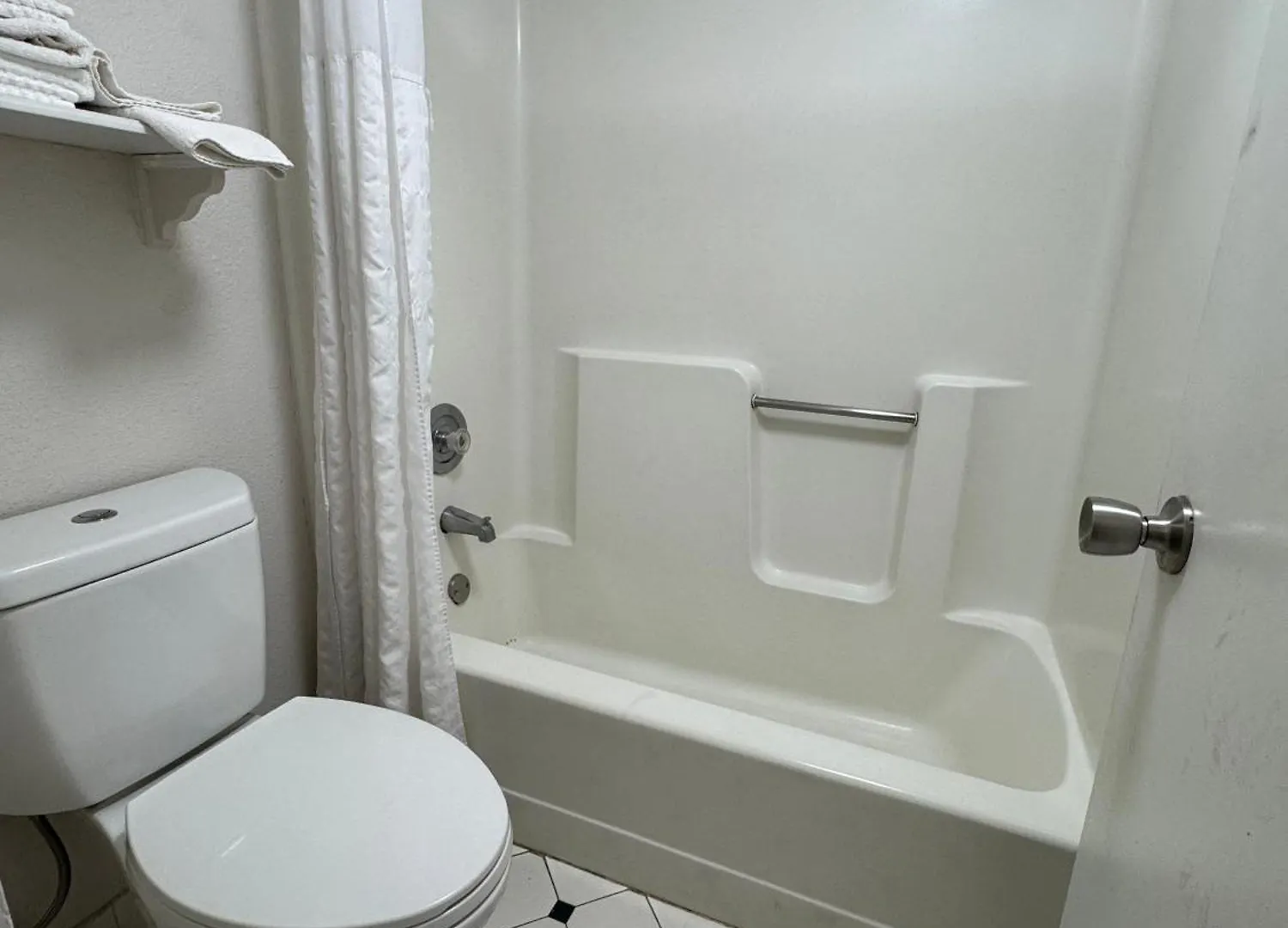 Super 8 By Wyndham Savannah Lodge